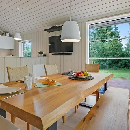 Holiday home Gorgeous In With Kitchen