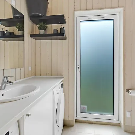Gorgeous In With Kitchen Holiday home