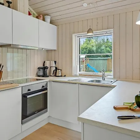 Gorgeous In With Kitchen Holiday home